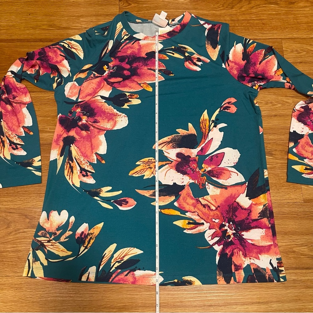 NWT Lularoe Sharon Long Sleeve Top in Green, Pink Floral Print Pattern, Medium - Picture 4 of 6